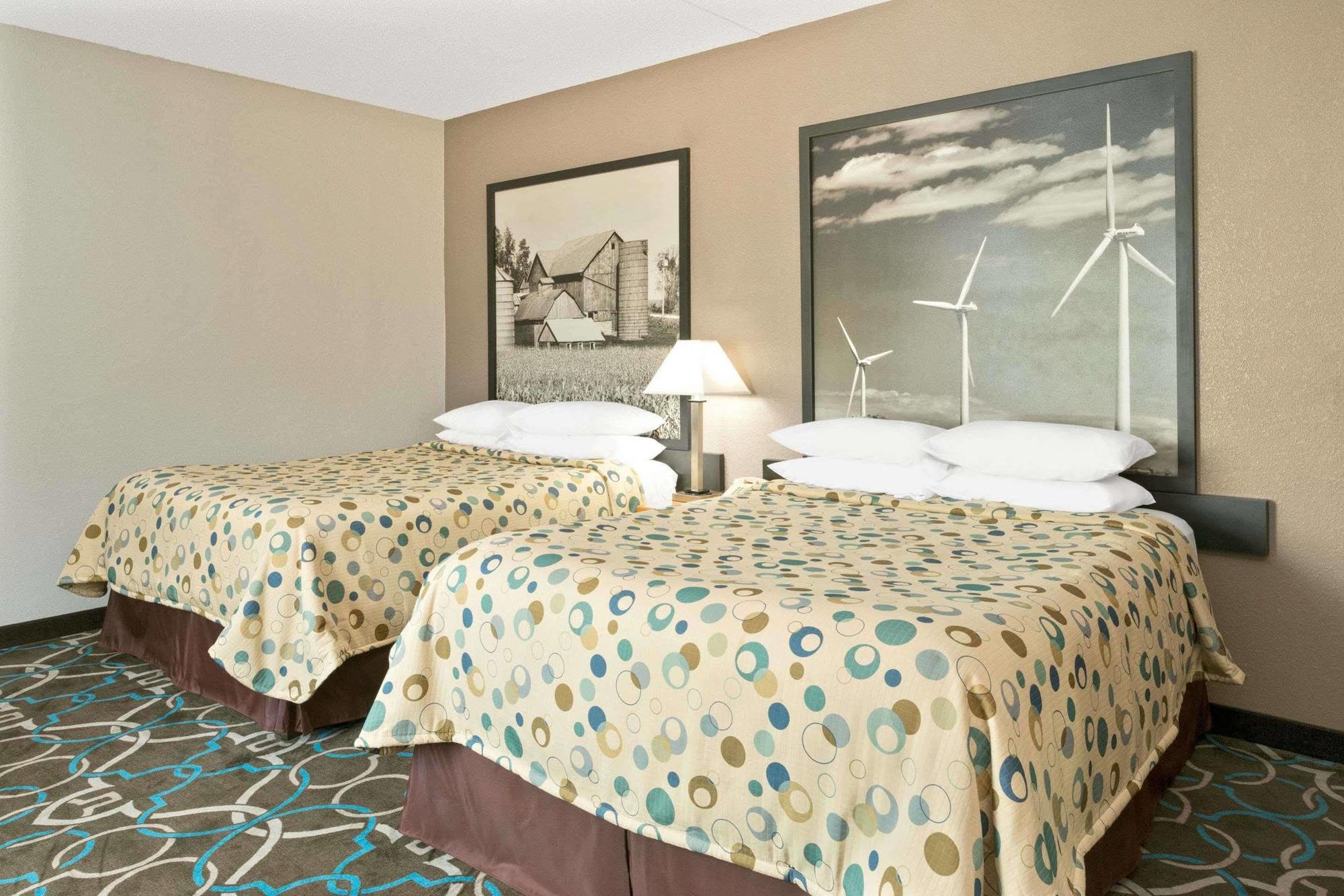 Super 8 By Wyndham Walnut Exterior foto