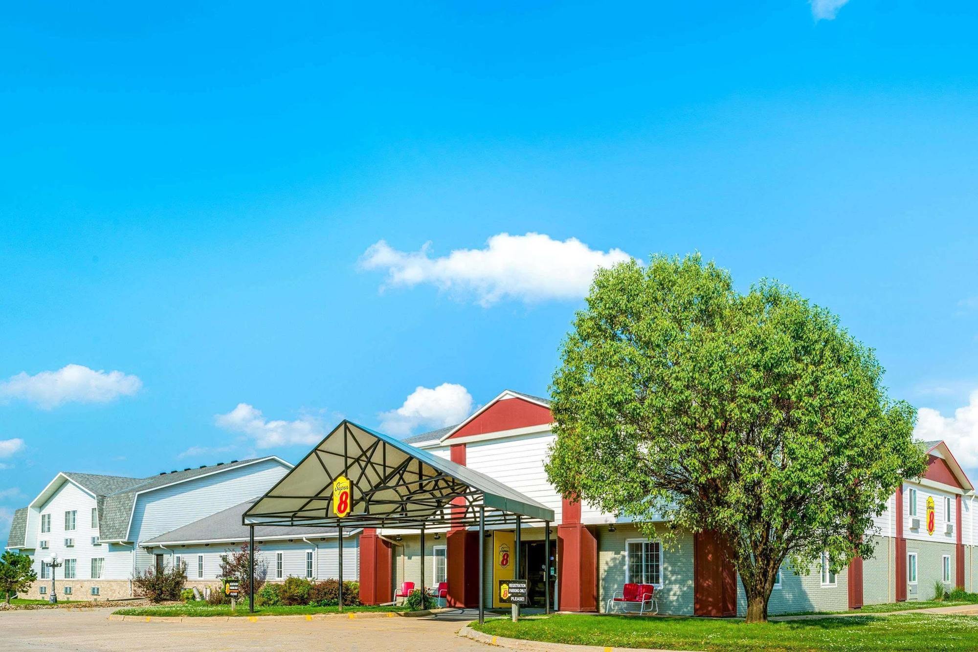 Super 8 By Wyndham Walnut Exterior foto