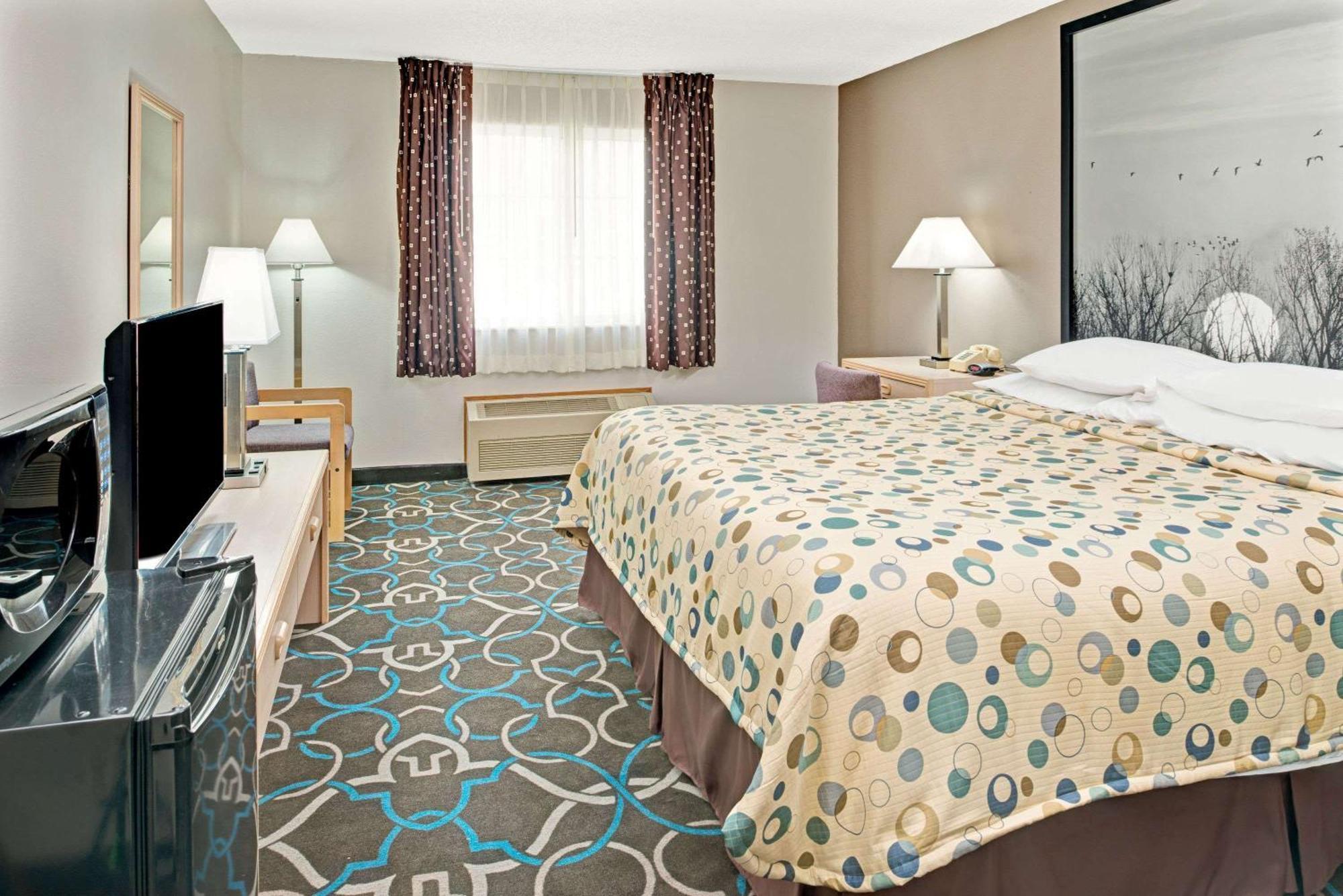 Super 8 By Wyndham Walnut Exterior foto